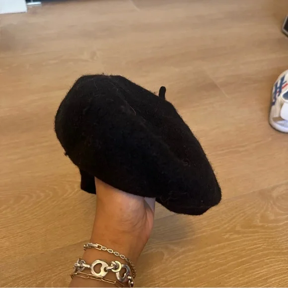 5 for $25 Shein Classic Black Wool Beret - Picture 2 of 2